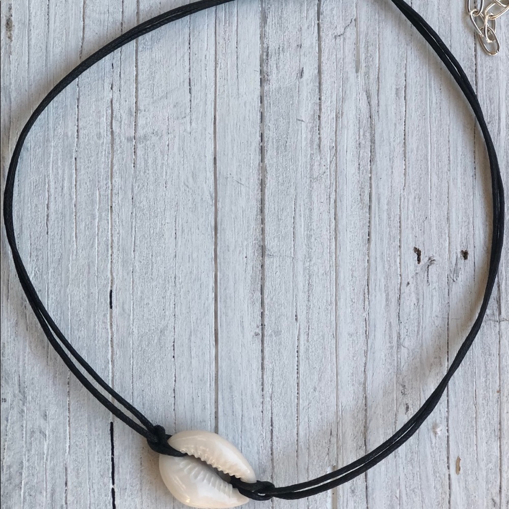 New single cowrie shell necklace